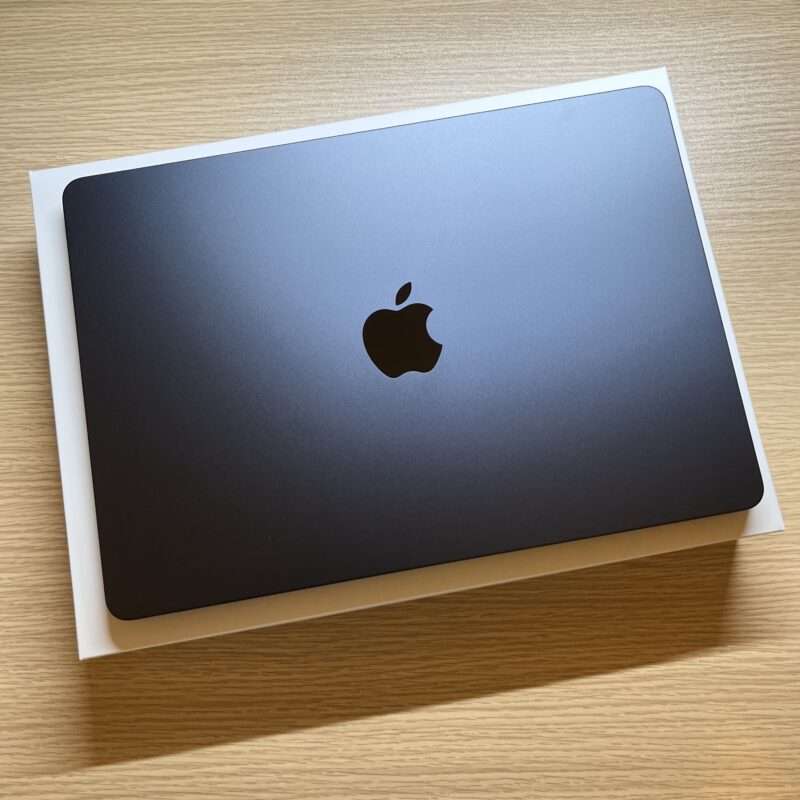 MacBook Air M2ミッドナイト外観