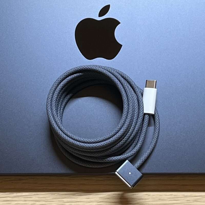 MacBook Air M2ミッドナイト ケーブル