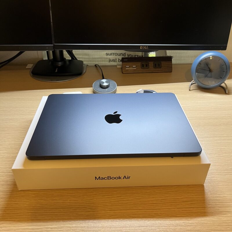 MacBook Air M2ミッドナイトの厚み・薄さ
