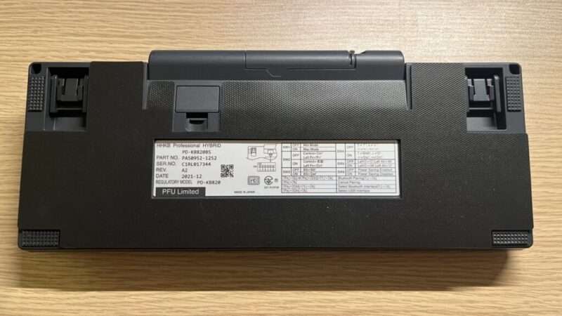 HHKBキーボードに吸振マットを貼り付けた状態