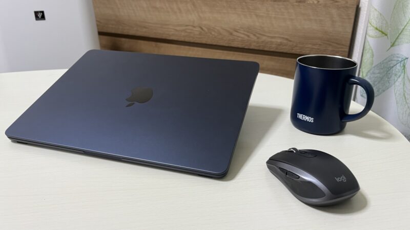 MAJEXTANDを取り付けたMacBookの外観（閉じた状態）