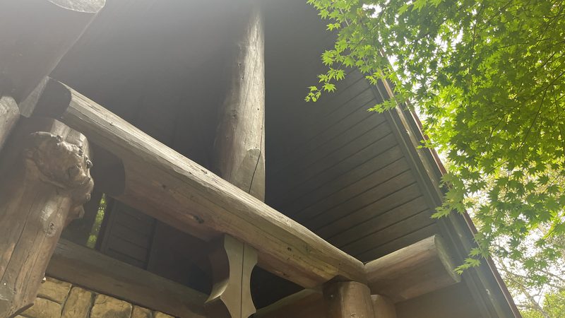 ログハウスの屋根
