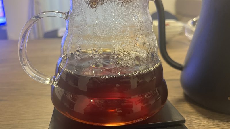 ワインのような美しい色のコーヒー